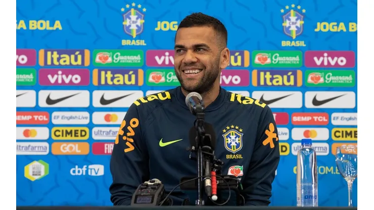 Lucas Figueiredo/CBF - Daniel Alves fecha com clube do México