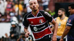 Rafael Vieira/AGIF - Hugo, pelo Santa Cruz.