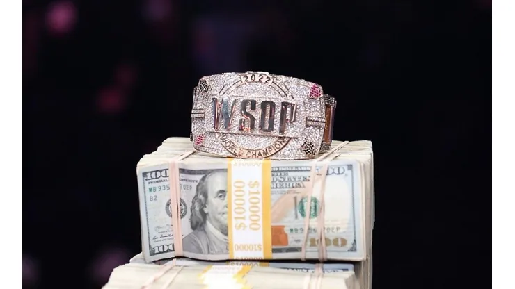 Bracelete de campeão do Main Event da WSOP 2022 (Foto: Reprodução Twitter oficial Ryan Butler @ButlerBets)