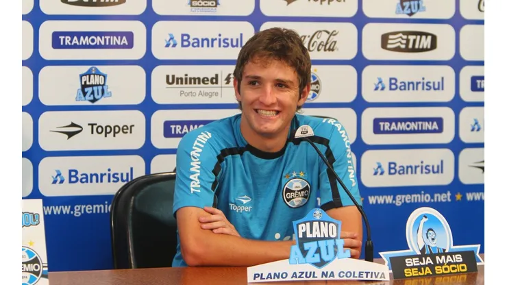 Lucas Uebel/AGIF - Mário Fernandes volta a ser assunto no Grêmio