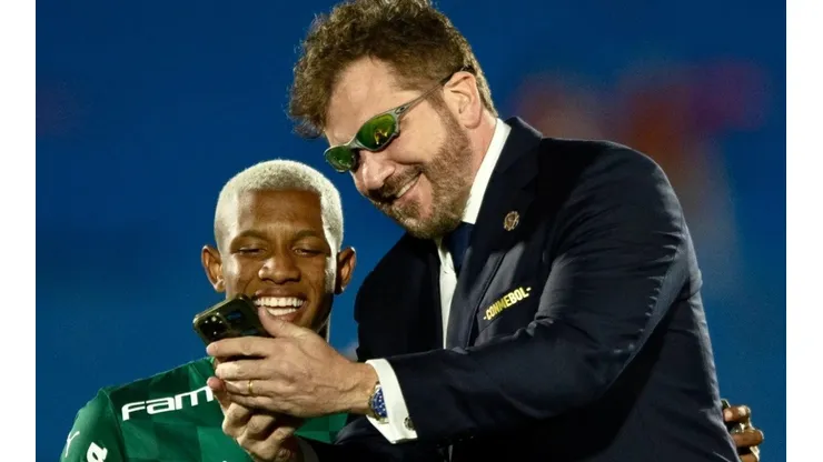 Foto: Reprodução/Instagram - Alejandro Domínguez (à direita) é presidente da Conmebol, que puniu Atlético-MG com a perda de Allan no jogo contra o Palmeiras