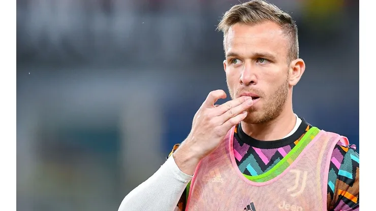 Arthur está fora dos planos de Allegri na Juventus e deve ser negociado