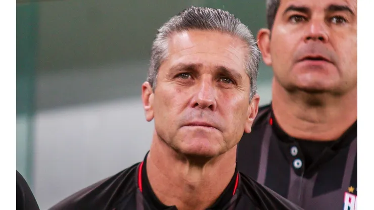 Gabriel Machado/AGIF/ "Dá para somar mais pontos e alcançar nossa permanência na Série A"; Jorginho confia em reação do Atlético-GO no segundo turno do Brasileirão.