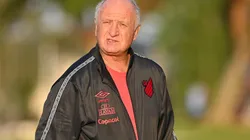 Felipão dá 'ok' e zagueiro sem espaço no Athletico é liberado
