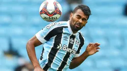 Foto: Pedro H. Tesch/AGIF - Thiago Santos: volante recebeu contatos para deixar o Grêmio