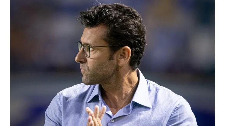Foto: Celio Junior/AGIF - Alberto Valentim se rendeu a novo reforço do CSA