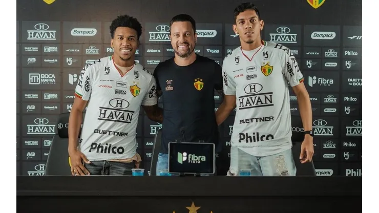 Foto: Lucas Wippel/Brusque FC - Brusque apresenta seus dois novos reforços para a Série B