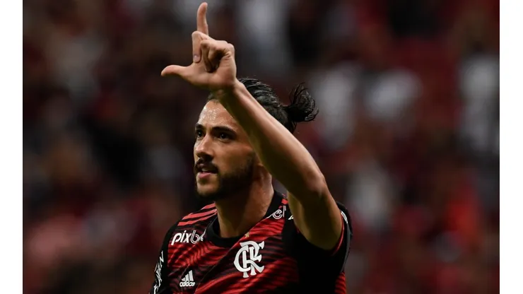 Foto: Mateus Bonomi/AGIF | Flamengo se prepara para fazer dinheiro com três defensores