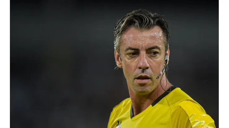 Foto: Thiago Ribeiro/AGIF - Claus ignorou penalidade em Ademir em Botafogo x Galo no último final de semana