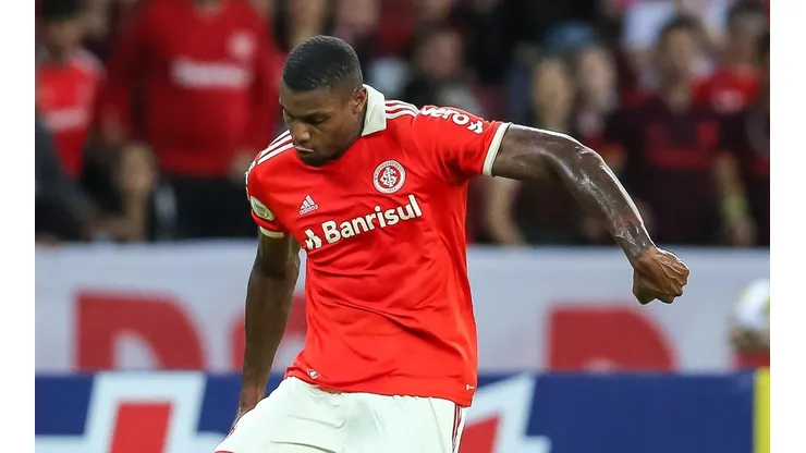 Foto: Pedro H. Tesch/AGIF | Situação de Wesley no Inter é 'gritante'