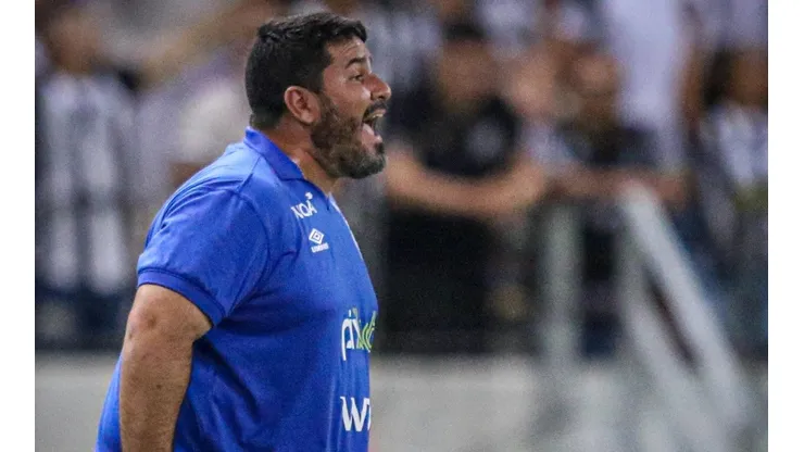 Foto: Lucas Emanuel/AGIF - Eduardo Barroca ressaltou o trabalho do Avaí mesmo em derrota para o Ceará