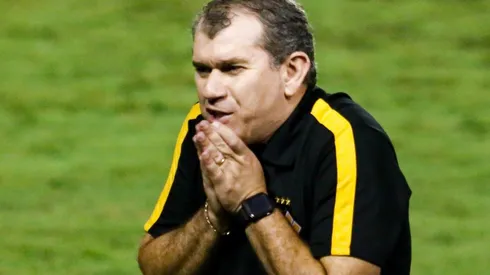 Rafael Vieira/AGIF - Cláudio Tencati, técnico do Criciúma.