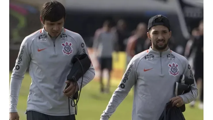 Foto: Daniel Augusto Jr/Ag. Corinthians - Clayson (à direita) foi oferecido a Diniz, que primeiramente gostou do atacante