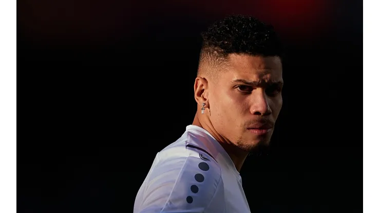Foto: Fran Santiago/Getty Images | Chance de Paulinho jogar em rival do Vasco é exposta
