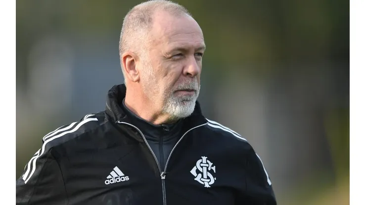 Foto: Ricardo Duarte/Internacional/Divulgação - Mano Menezes: técnico quer novo centroavante no Colorado