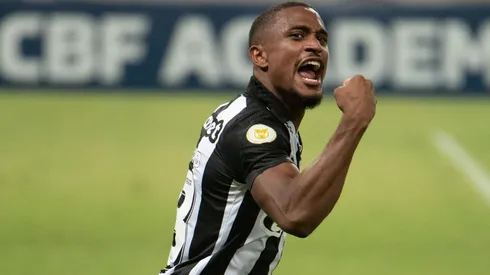 Foto: Kely Pereira/AGIF – Empresário se manifesta sobre futuro de Saulo Mineiro