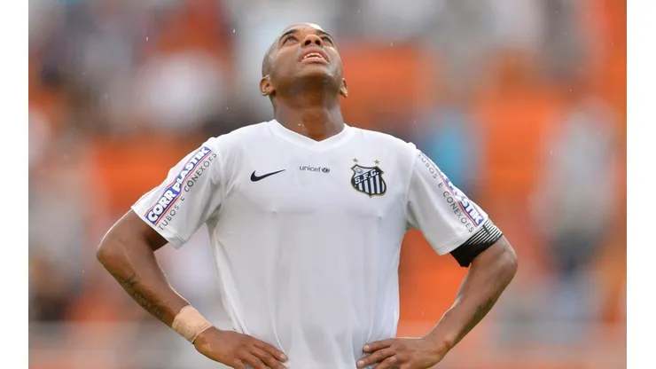 Foto: Mauro Horita/AGIF | O Santos cogitou contratar Robinho ano passado, mas voltou atrás após rejeição da torcida