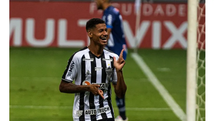 Alessandra Torres/AGIF - Marrony chega ao Rio para assinar com o Fluminense