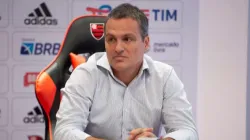 "Não descarto"; Abrahão admite manter conversas com Spindel e defensor do Fla é cogitado no Grêmio