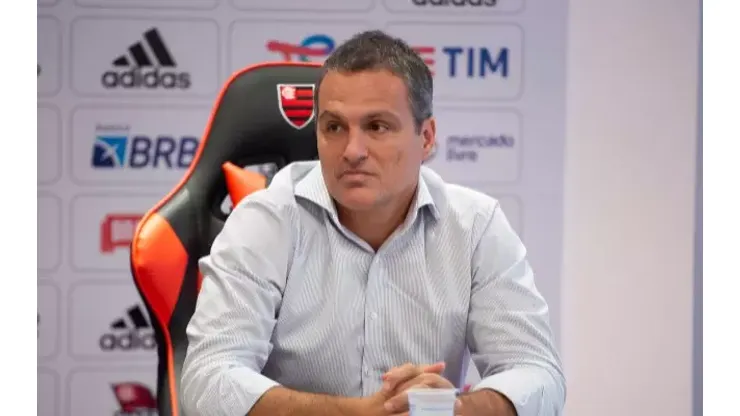 "Não descarto"; Abrahão admite manter conversas com Spindel e defensor do Fla é cogitado no Grêmio