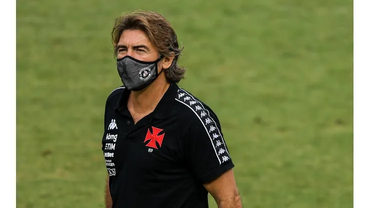 Foto: Thiago Ribeiro/AGIF - Ricardo Sá Pinto age nos bastidores e pode tirar jogador do Náutico