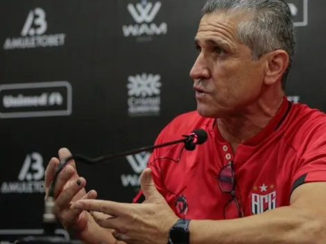 [VÍDEO] Jorginho sofre com torcedores do Palmeiras na Sula; assista