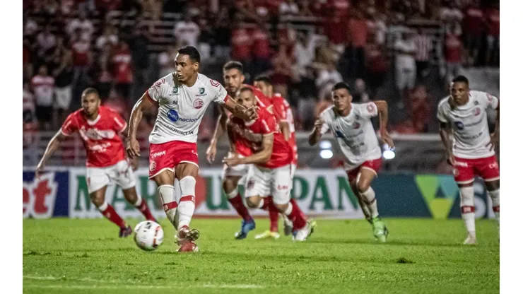 Celio Junior/AGIF - Pedro Vitor pelo Náutico.