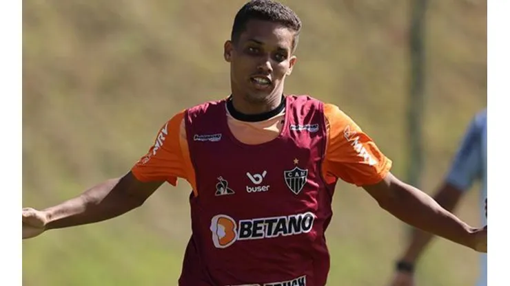 Foto: Atlético/Divulgação - Pedrinho: meia-atacante estava no futebol ucraniano