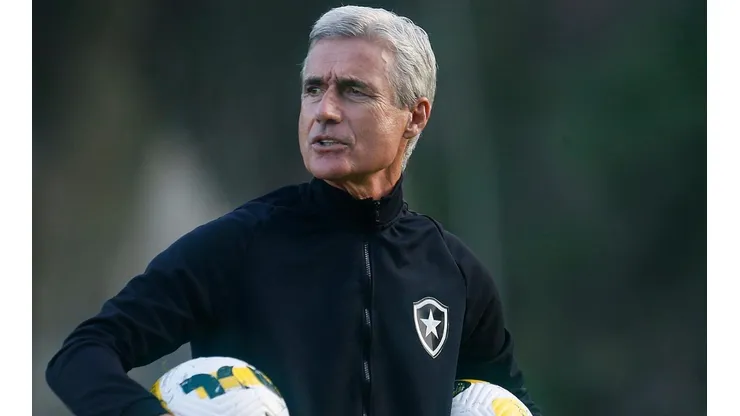 Foto: Vitor Silva/Botafogo/Divulgação - Luís Castro: técnico gosta do futebol do meio-campista