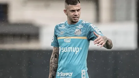 Após sinalizar interesse por Jobson, Náutico tem a resposta do Santos em relação ao meio-campista