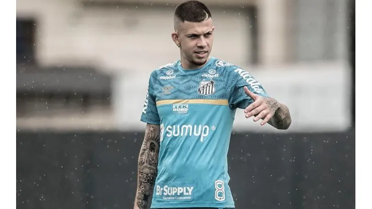 Após sinalizar interesse por Jobson, Náutico tem a resposta do Santos em relação ao meio-campista