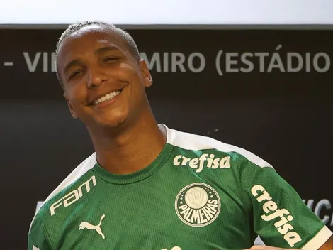 Neto evita ‘treta’ com Deyverson e torcida do Palmeiras não perdoa o apresentador na web