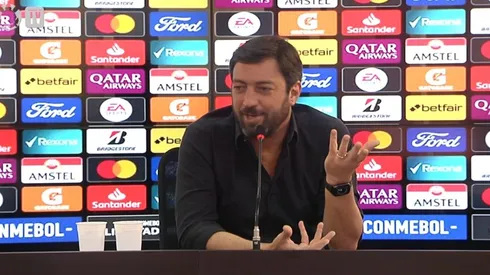 Foto: Corinthians TV/YouTube - Duílio inicia estátua de ídolo do Corinthians.