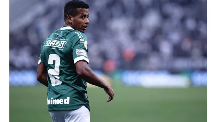 Agif/Ettore Chiereguini - Maguinho sofreu pênalti jogando pelo Goiás.