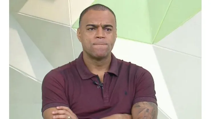 Denílson aponta favorito entre Galo e Flamengo e alerta: “Muito cuidado”