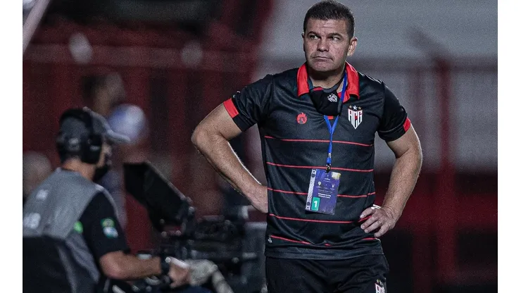 Ex-técnico do Atlético-GO, Umberto Louzer aceita novo desafio e vira rival no Brasileiro