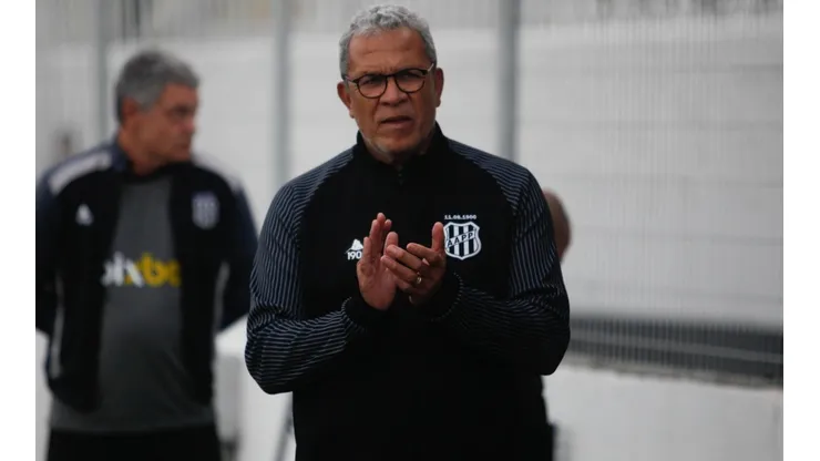 Foto: Rogério Capela/AGIF - Hélio dos Anjos tem novidade de joia da base entre os titulares