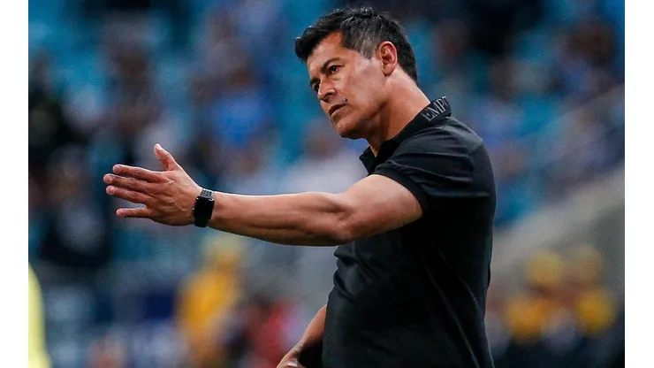 Foto: Lucas Uebel/Getty Images/Brasil - Jorge Almirón: técnico pediu a contratação de defensor do Athletico