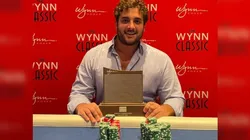 João Simão ficou com nova forra em Las Vegas (Foto: Reprodução Twitter oficial João Simão)