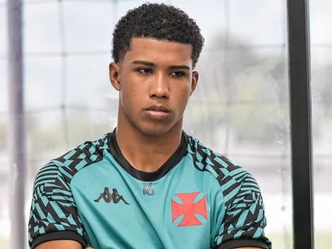 Vasco fala pela 1ª vez sobre possível saída de Andrey para rival brasileiro