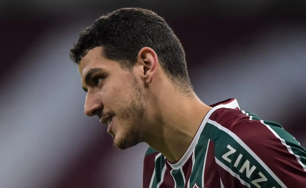 Nino com a camisa do Fluminense - Foto: Thiago Ribeiro/AGIF