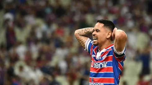 Kely Pereira/AGIF. O lance não marcado em cima de Yago Pikachu poderia ter mudado os rumos da partida