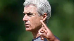 Foto: Vitor Silva/Botafogo - Luís Castro (foto) pode perder Victor Sá para o confronto diante do São Paulo