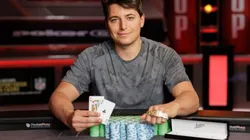 Jake Schindler levou o primeiro bracelete dele nesta WSOP (Foto: Alec Rome/PokerNews)