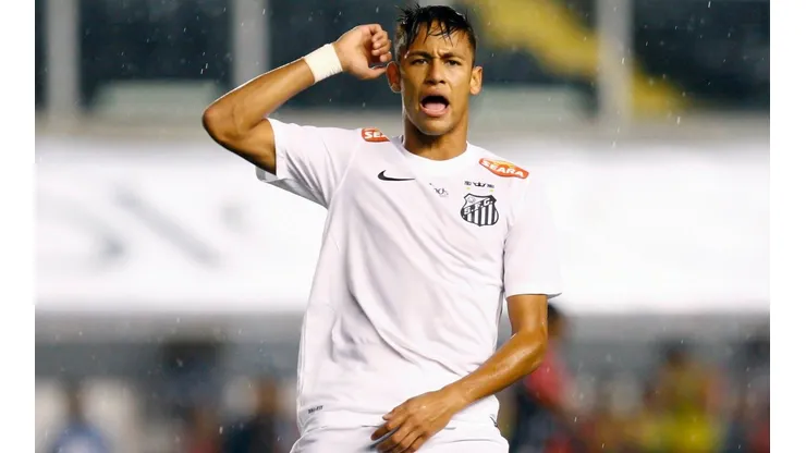 Ricardo Saibun/AGIF. Neymar deixou o Santos em 2013 rumo ao Barcelona