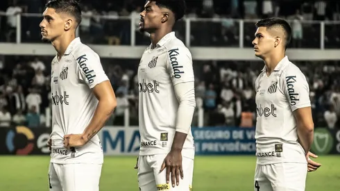 Foto: Ivan Storti/Santos FC - Bauermann (do meio) virou alvo do futebol mexicano, mas Santos fechou a porta