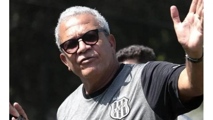 DIEGO ALMEIDA/PONTEPRESS/ Ponte Preta rescinde contrato com atacante e Hélio dos Anjos tem baixa na equipe.