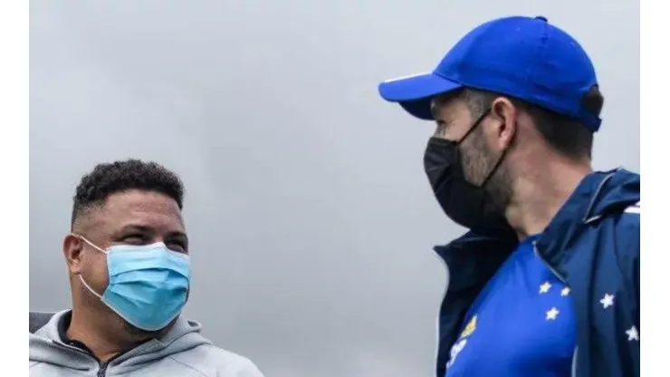 - Ronaldo ao lado de Pezzolano