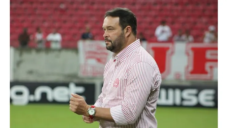 Divulgação/Náutico. Apesar do resultado, Roberto Fernandes avalia melhoras da equipe em campo
