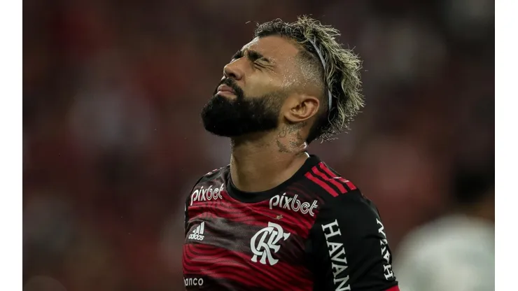 - O comentarista criticou a postura do jogador dentro das quatro linhas